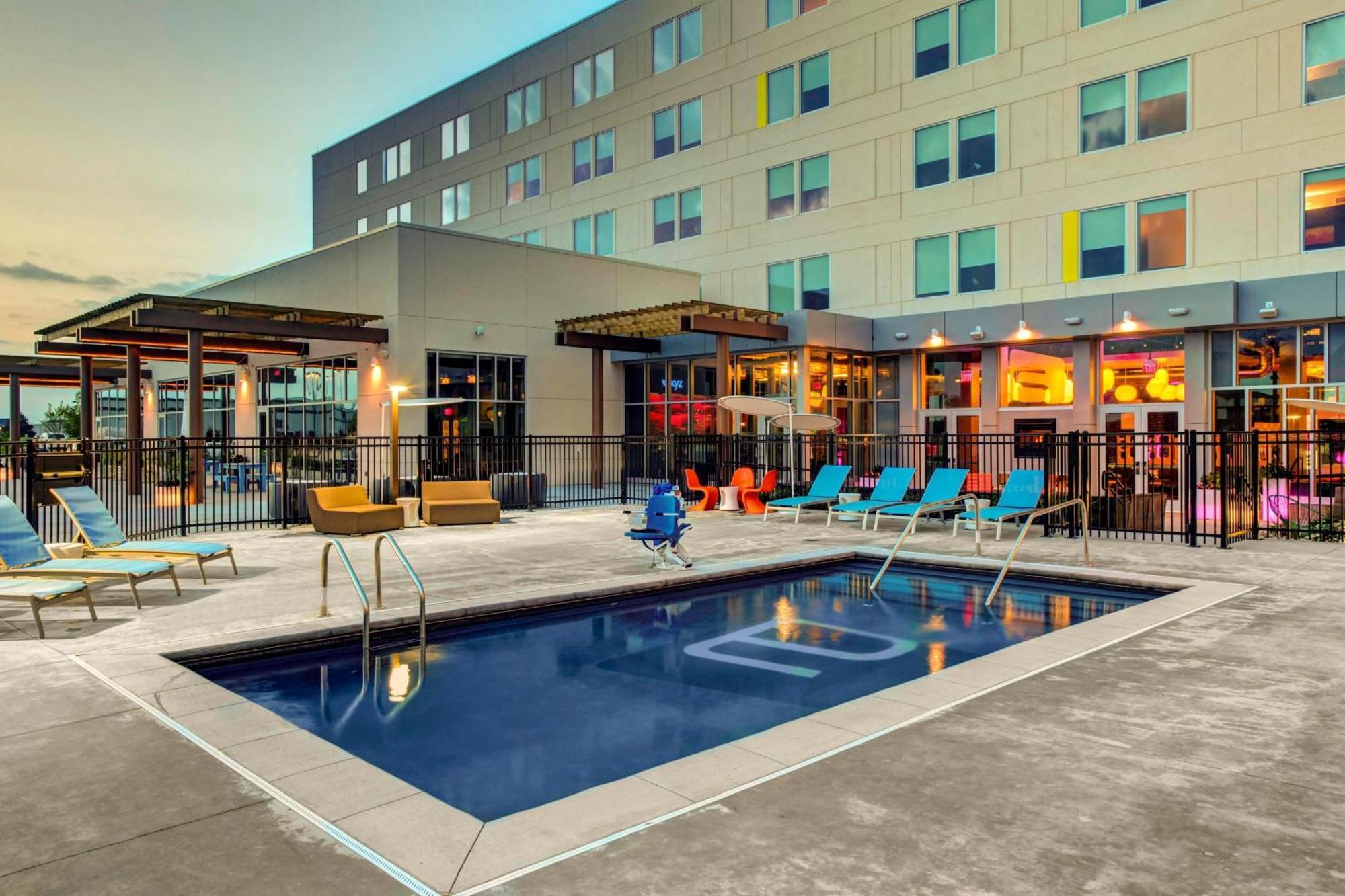 Hotel Aloft Wichita Exterior foto