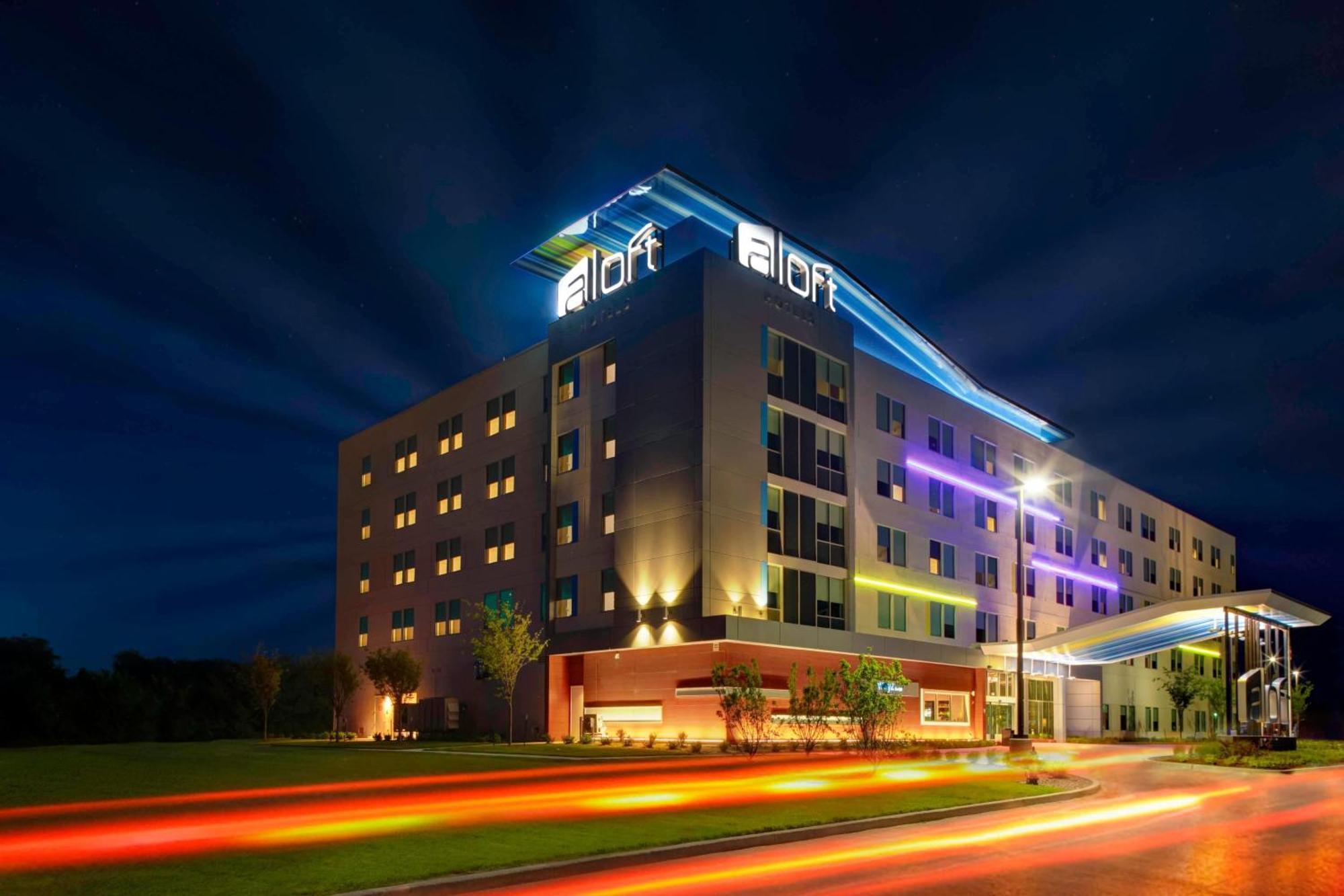 Hotel Aloft Wichita Exterior foto